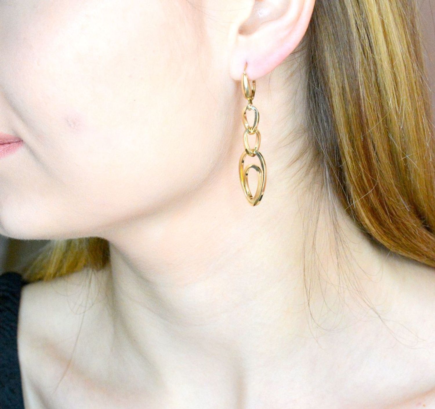 Złote kolczyki damskie 585 wiszące owalne elementy KL 8735 585.jpg